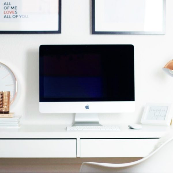 Blogger Arbeitsplatz, Schreibtisch, workplace, IKEA, Eames Style Stuhl, iMac, Apple