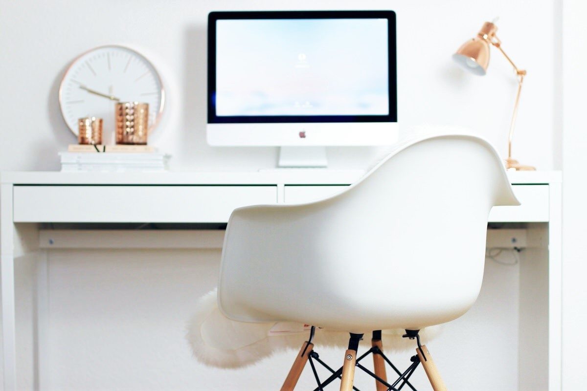 Blogger Arbeitsplatz, Schreibtisch, workplace, IKEA, Eames Style Stuhl, iMac, Apple