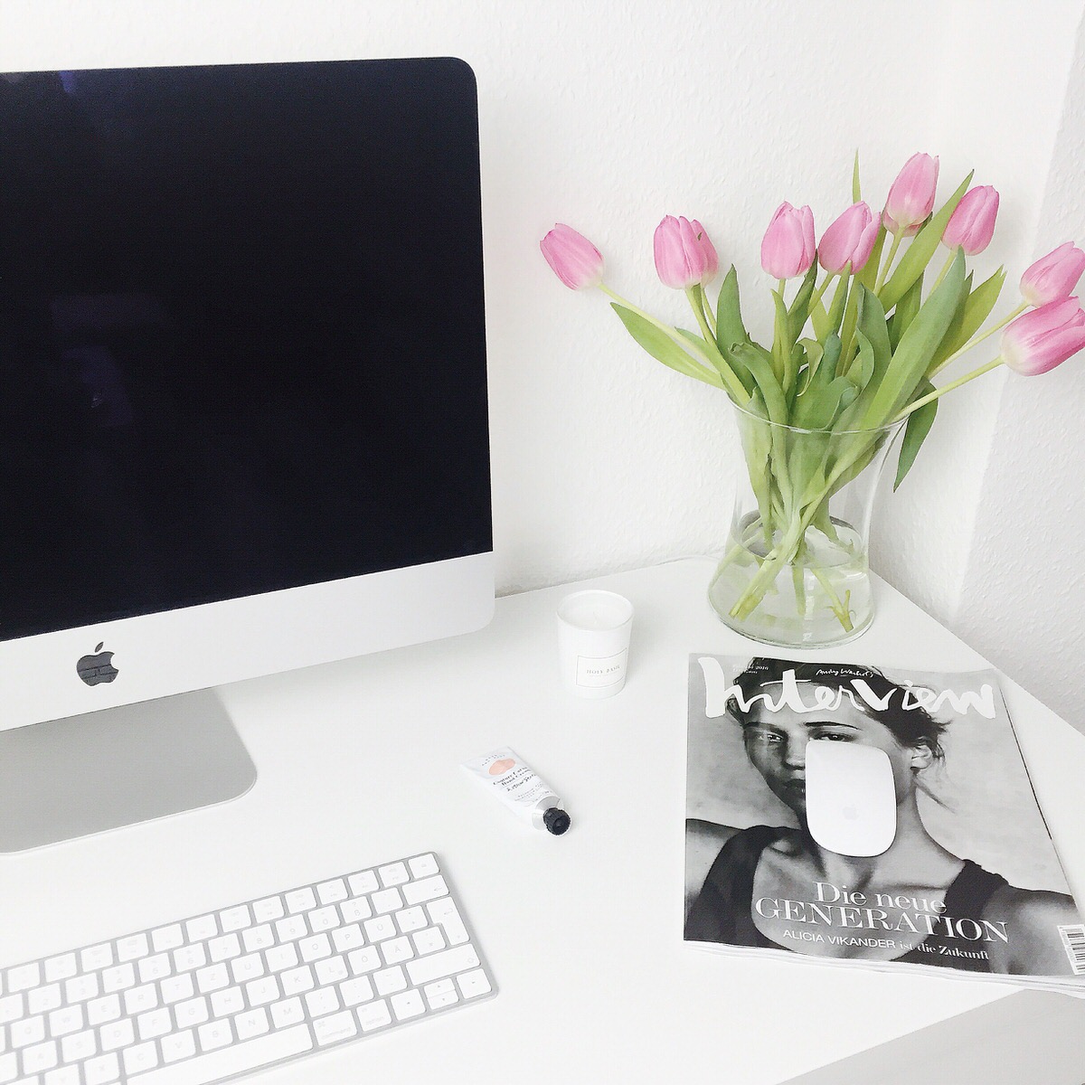 Blogger Arbeitsplatz, Schreibtisch, workplace, IKEA, Eames Style Stuhl, iMac, Apple
