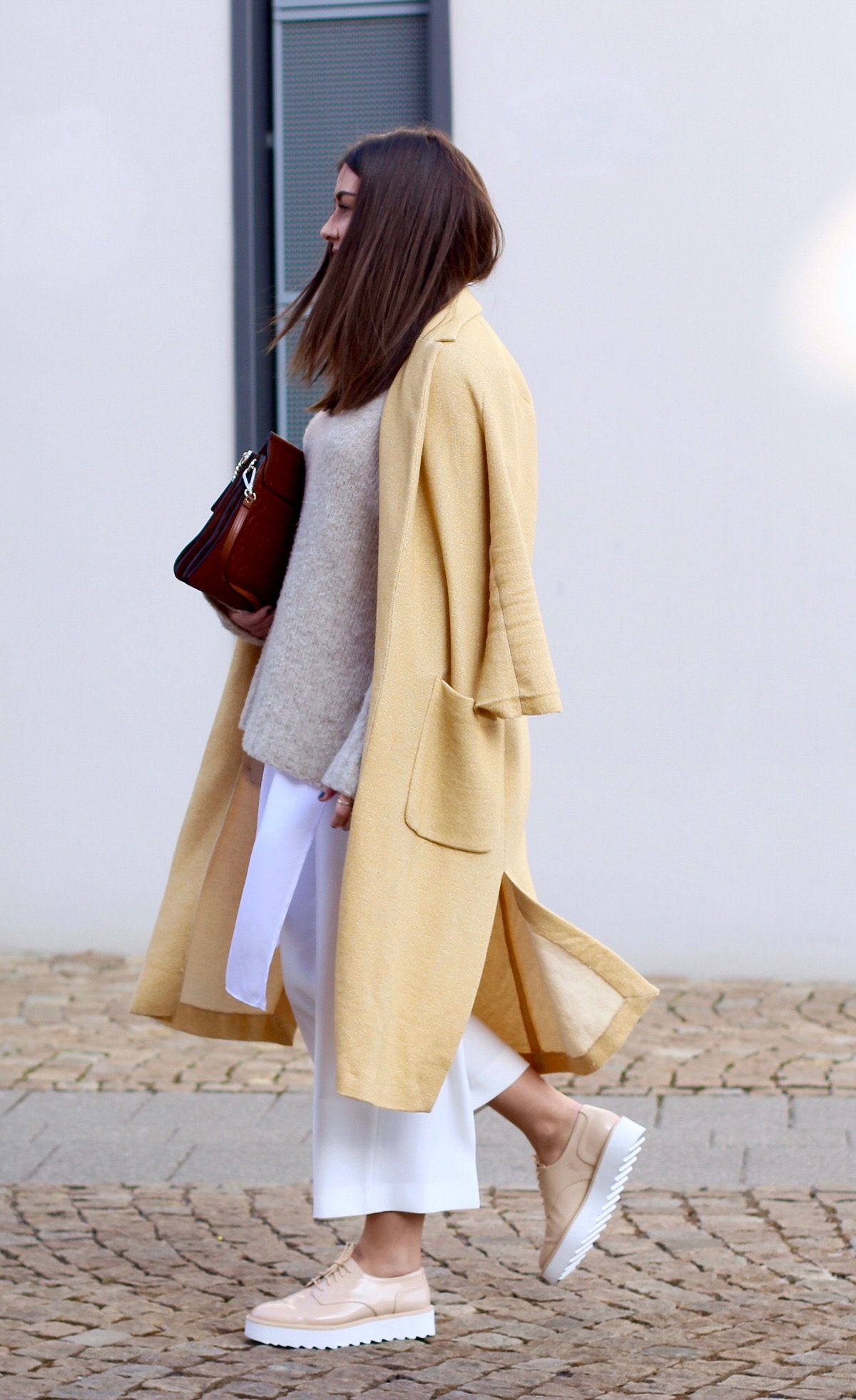 Culotte, Plateau Brogues, Chloé Faye, gelber Mantel, Edited Pullover