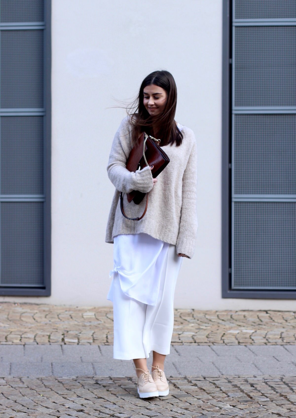 Culotte, Plateau Brogues, Chloé Faye, gelber Mantel, Edited Pullover