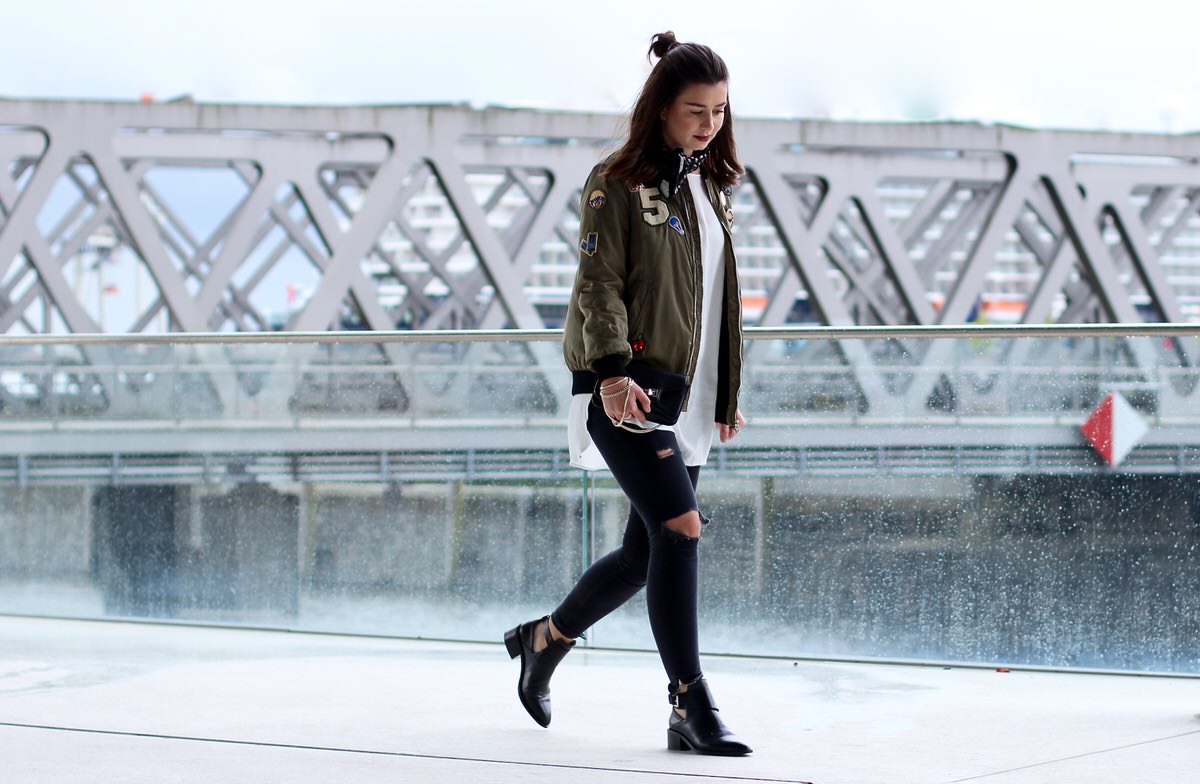 Bomberjacke mit Patches, Cutout Boots, Bandana, Proenza Schouler, Zara, Jeans, Edited