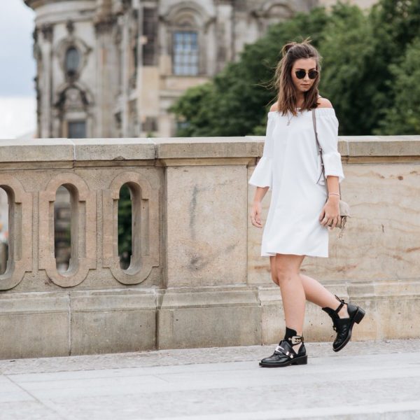 Asos Off Shoulder Kleid, Balenciaga Ceinture, Chloé Faye, Kapten & Son, Balenciaga Boots, Pandora, Manuel-Pallhuber, Berlin, Streetstyle