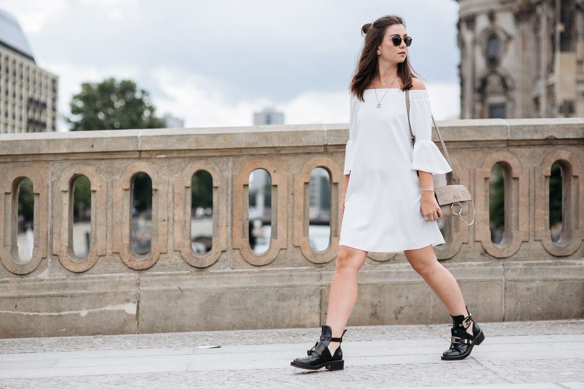 Asos Off Shoulder Kleid, Balenciaga Ceinture, Chloé Faye, Kapten & Son, Balenciaga Boots, Pandora, Manuel-Pallhuber, Berlin, Streetstyle