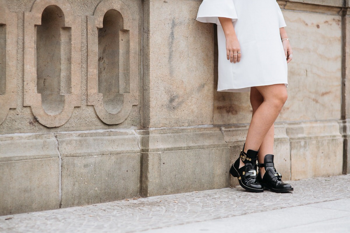 Asos Off Shoulder Kleid, Balenciaga Ceinture, Chloé Faye, Kapten & Son, Balenciaga Boots, Pandora, Manuel-Pallhuber, Berlin, Streetstyle