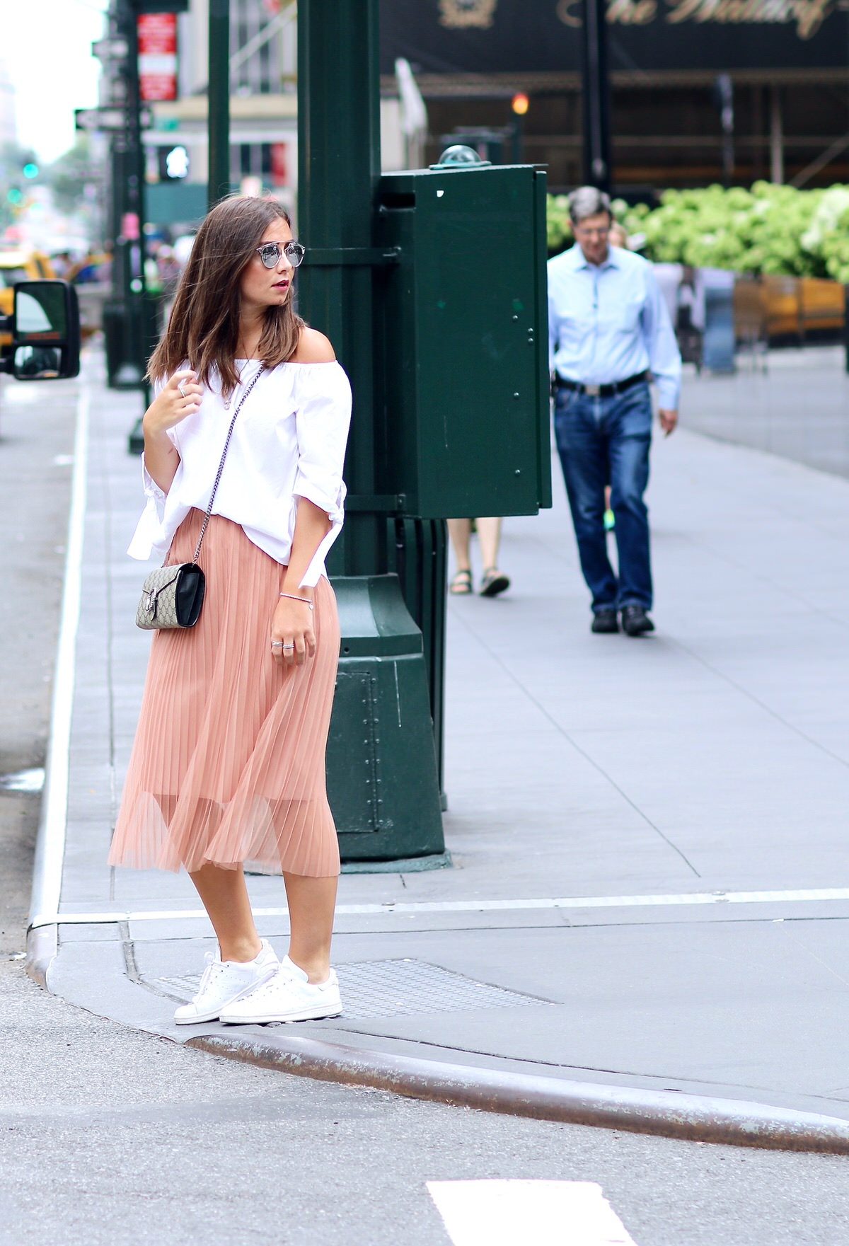 New York Streetstyle, New York City, 5th Avenue, Gucci Dionysus, Pleated Skirt, Offshoulder Bluse, Adidas Stand Smith, Dior So Real