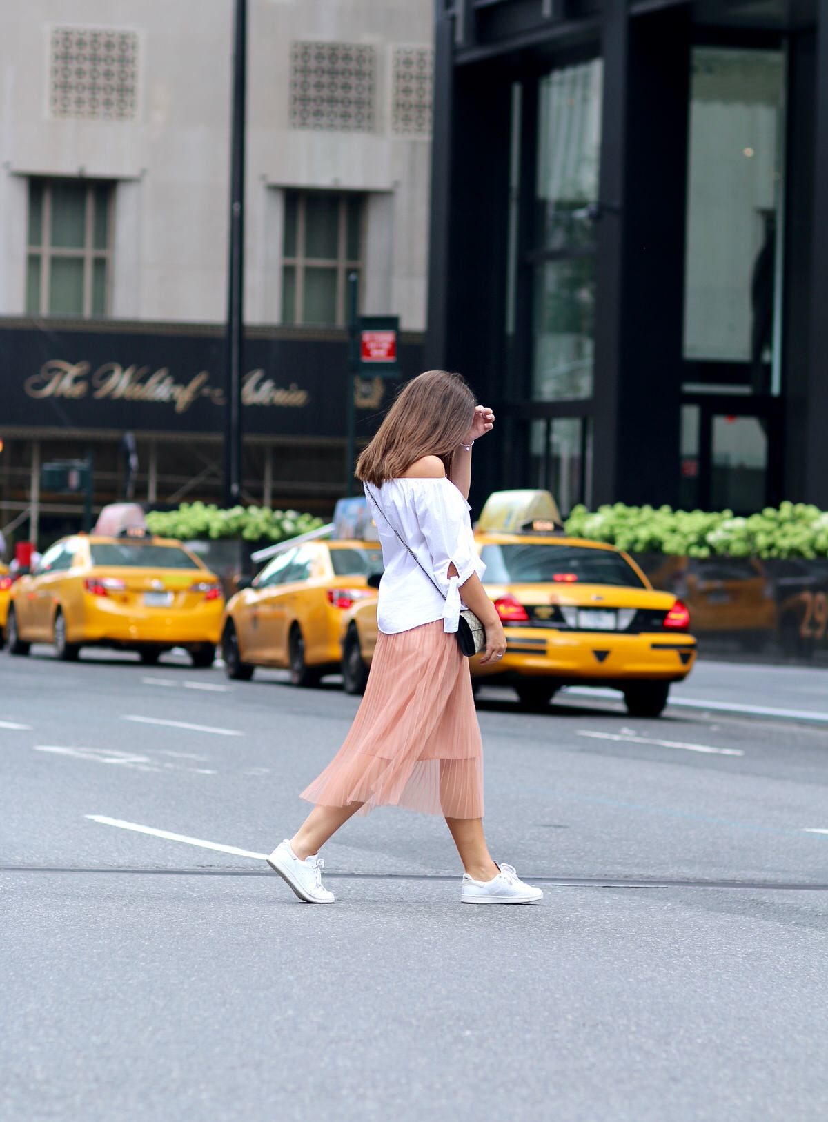 New York Streetstyle, New York City, 5th Avenue, Gucci Dionysus, Pleated Skirt, Offshoulder Bluse, Adidas Stand Smith, Dior So Real