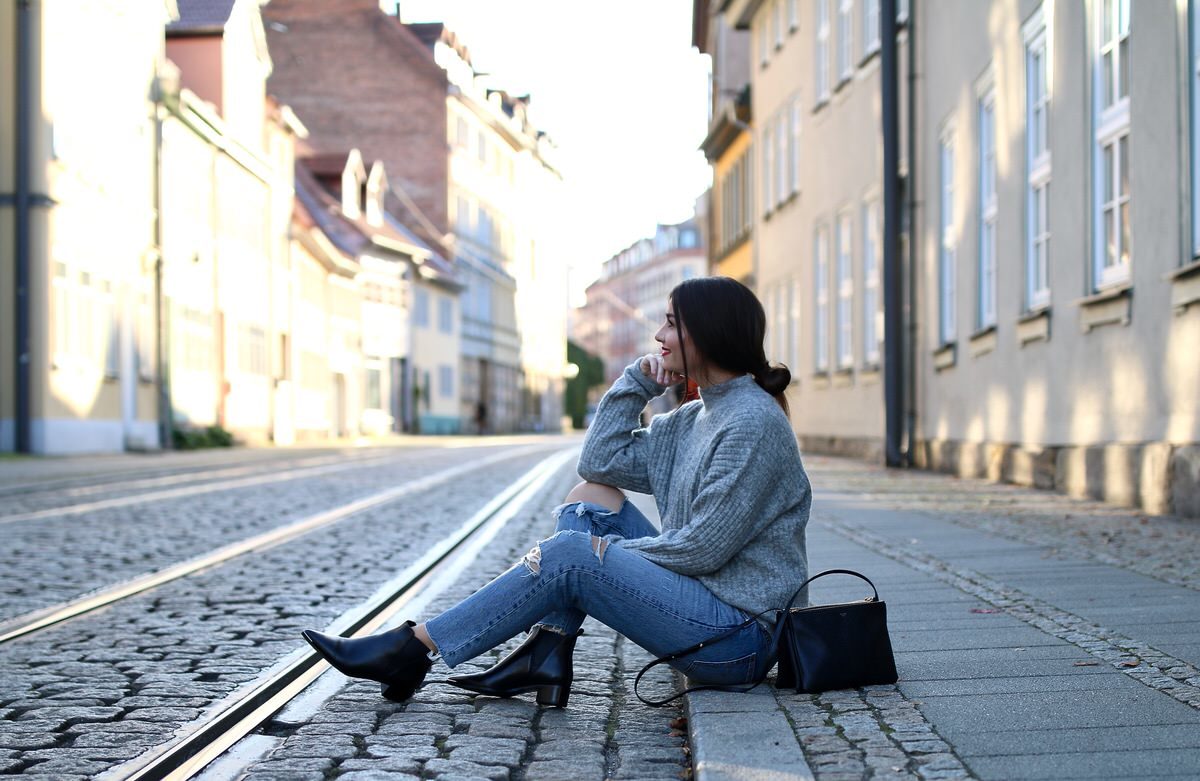 H&M Strickpullover Mohair, Acne Studios Ankle Boots Jensen, Celine Trio Bag, Levi`s 501 CT, Pandora