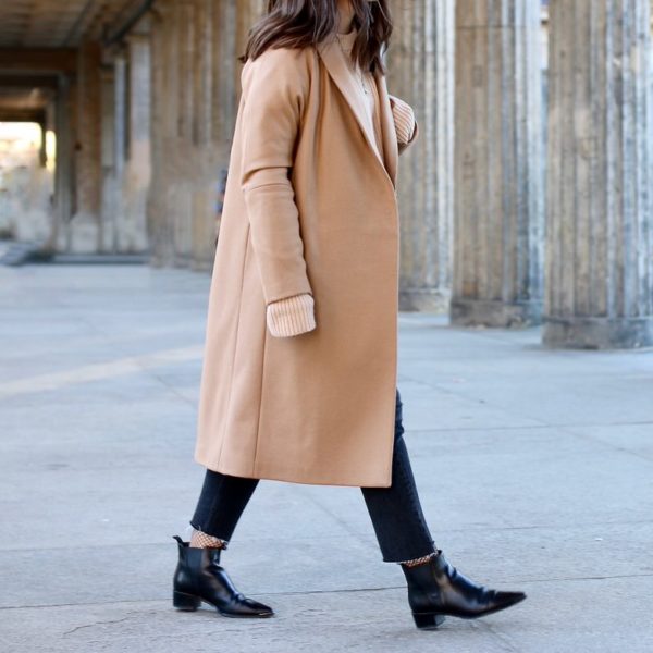 &OtherStories Mantel, Coat, Acne Studios Jensen Ankle Boots, H&M Mom Jeans, Netzstrümpfe, Cline Trio Bag, Pandora