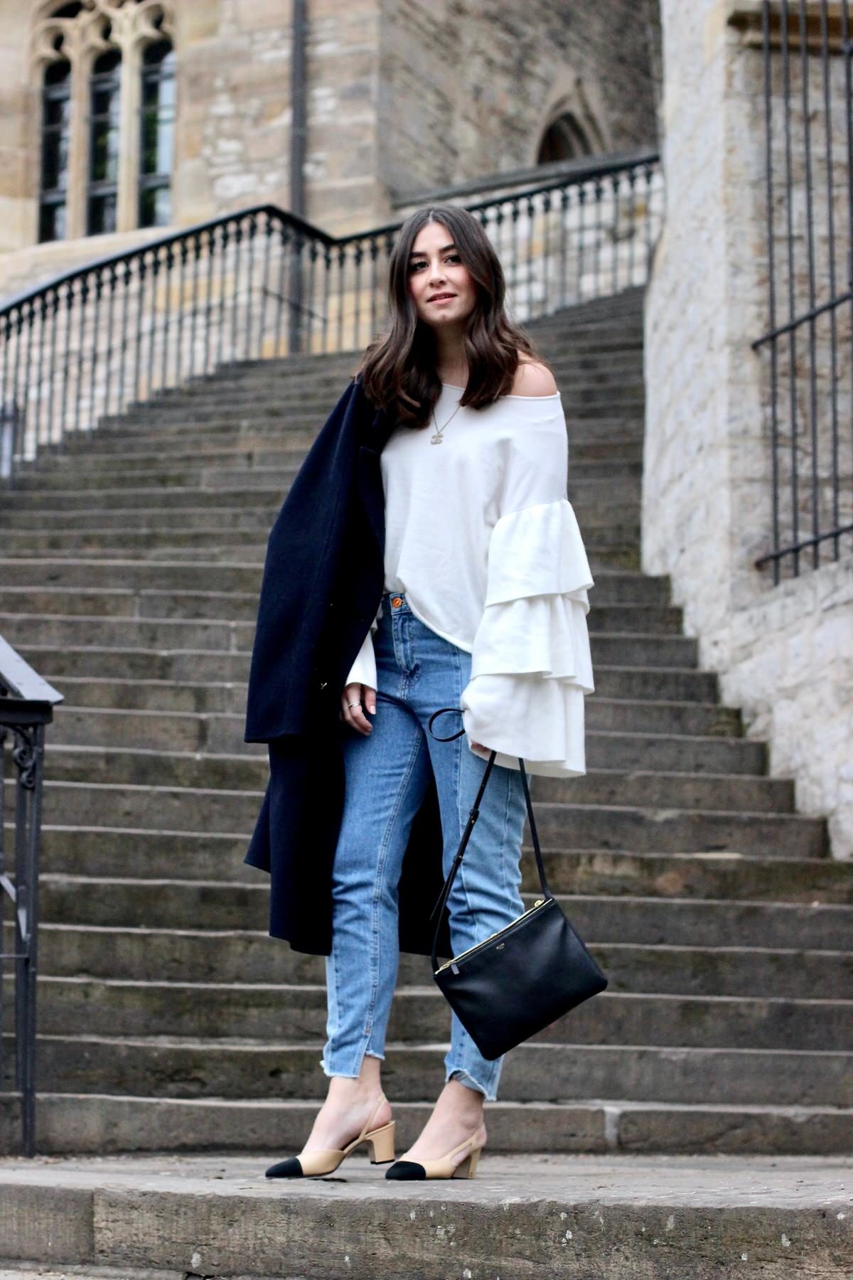 Chanel Slingback Pumps, Cropped Jeans, Rüschen Pullover, Celine Trio Bag, Streetstyle, Fashionblogger