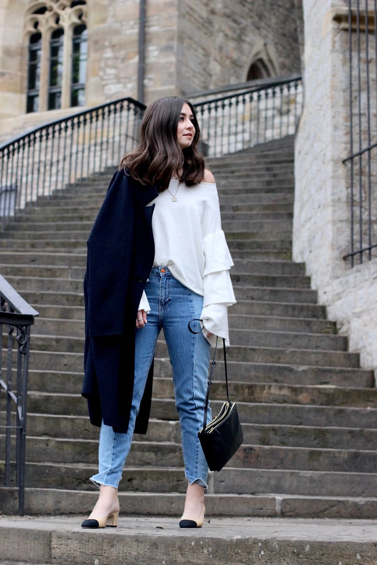 Chanel Slingback Pumps, Cropped Jeans, Rüschen Pullover, Celine Trio Bag, Streetstyle, Fashionblogger