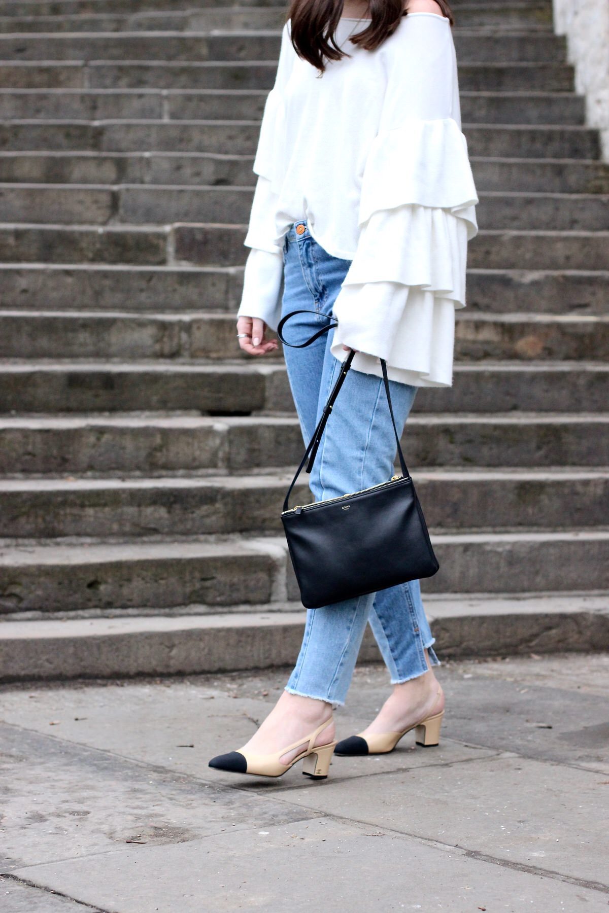 Chanel Slingback Pumps, Cropped Jeans, Rüschen Pullover, Celine Trio Bag, Streetstyle, Fashionblogger