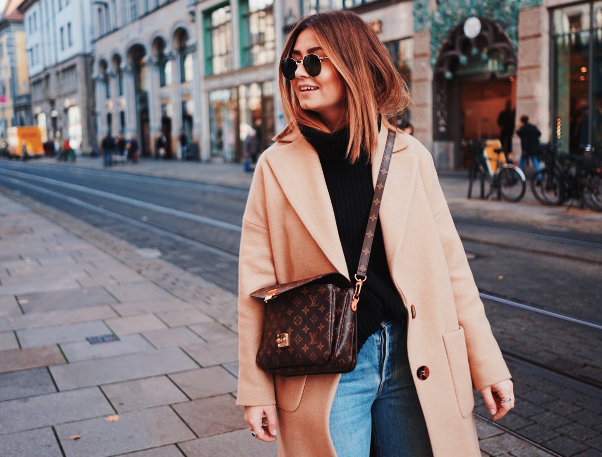 Herbst Trend Camel Mantel Levi S Jeans Dr Martens Boots Louis Vuitton Pochette Metis Veronique Sophie