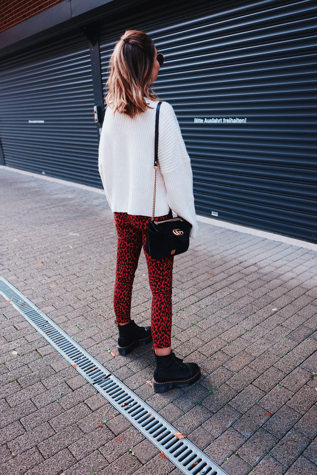 Pullover, Gucci Marmont Tasche, Ray Ban Sonnenbrille