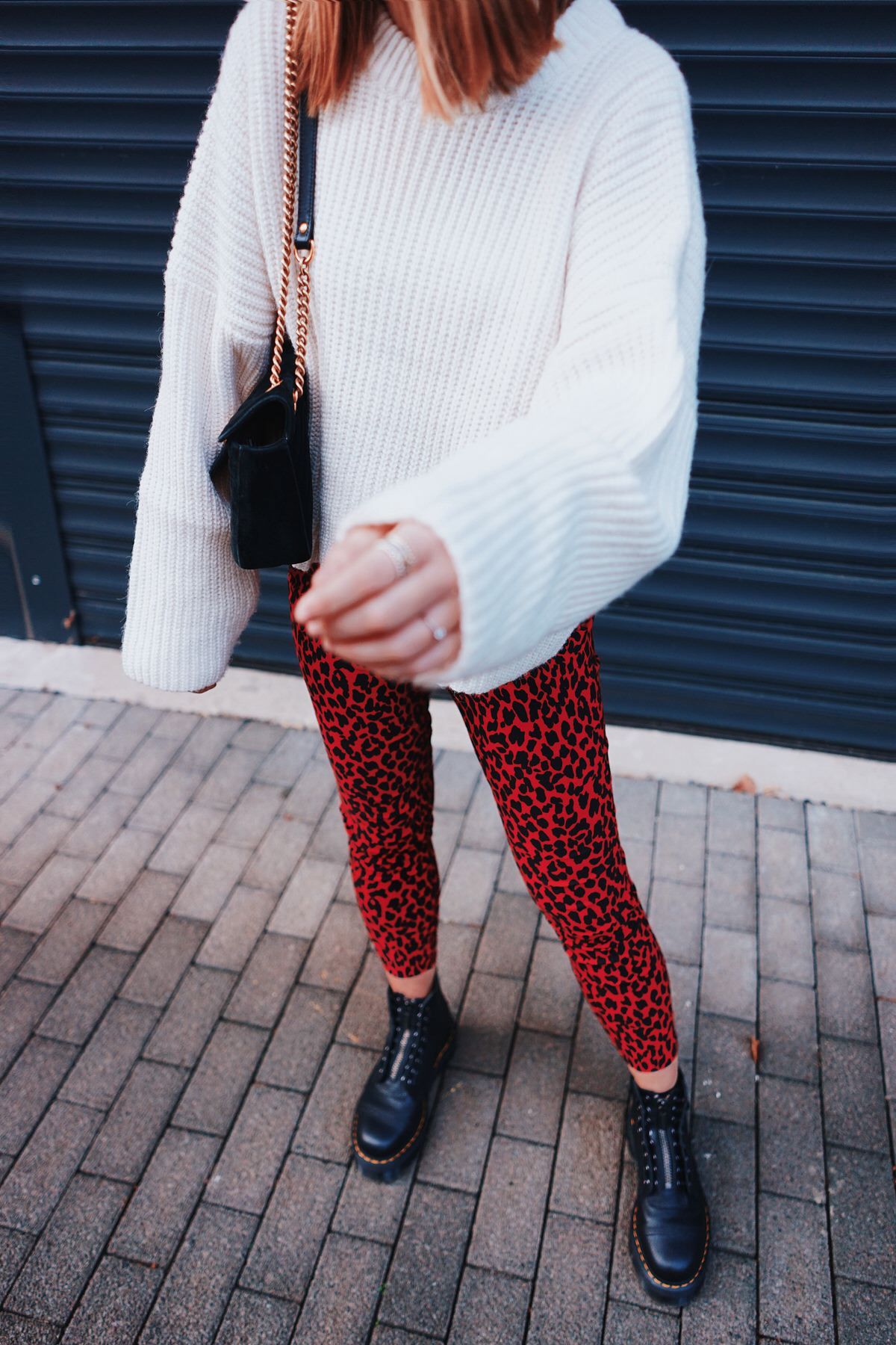 Pullover, Gucci Marmont Tasche, Ray Ban Sonnenbrille