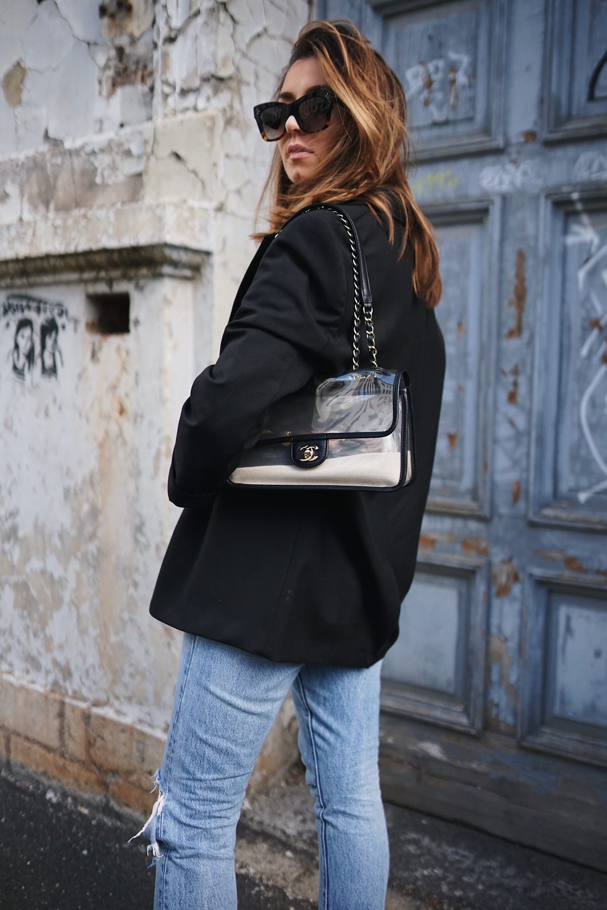 Streetstyle, Blogger, Fashion Blogger, Modeblogger, Casual look, Levis Jeans, Blazer, Oversized Blazer, Chanel Tasche, Chanel Slingbacks, Celine Cateye Sonnenbrille, Basics Shirt