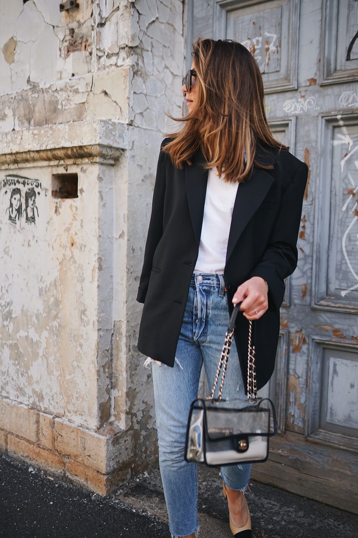 Streetstyle, Blogger, Fashion Blogger, Modeblogger, Casual look, Levis Jeans, Blazer, Oversized Blazer, Chanel Tasche, Chanel Slingbacks, Celine Cateye Sonnenbrille, Basics Shirt