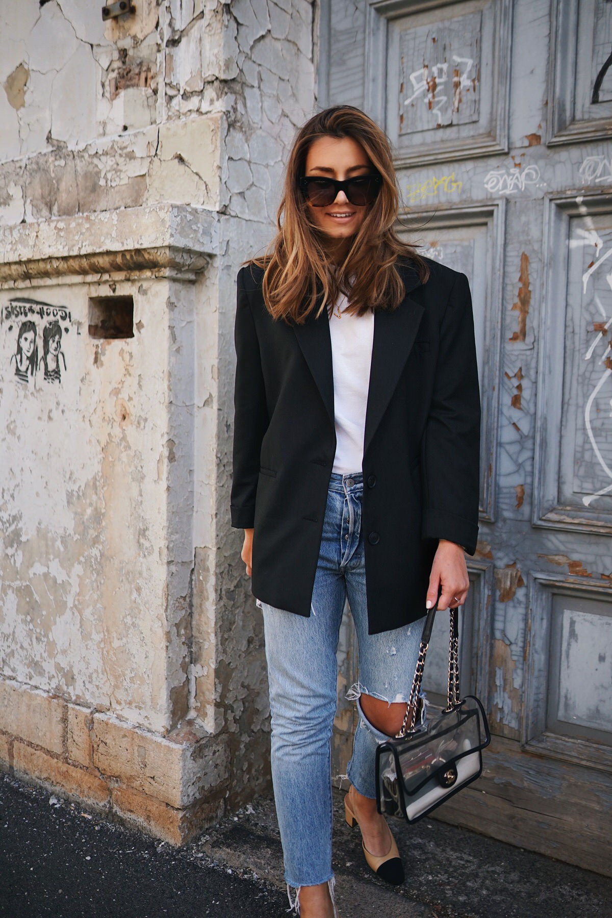 Streetstyle, Blogger, Fashion Blogger, Modeblogger, Casual look, Levis Jeans, Blazer, Oversized Blazer, Chanel Tasche, Chanel Slingbacks, Celine Cateye Sonnenbrille, Basics Shirt