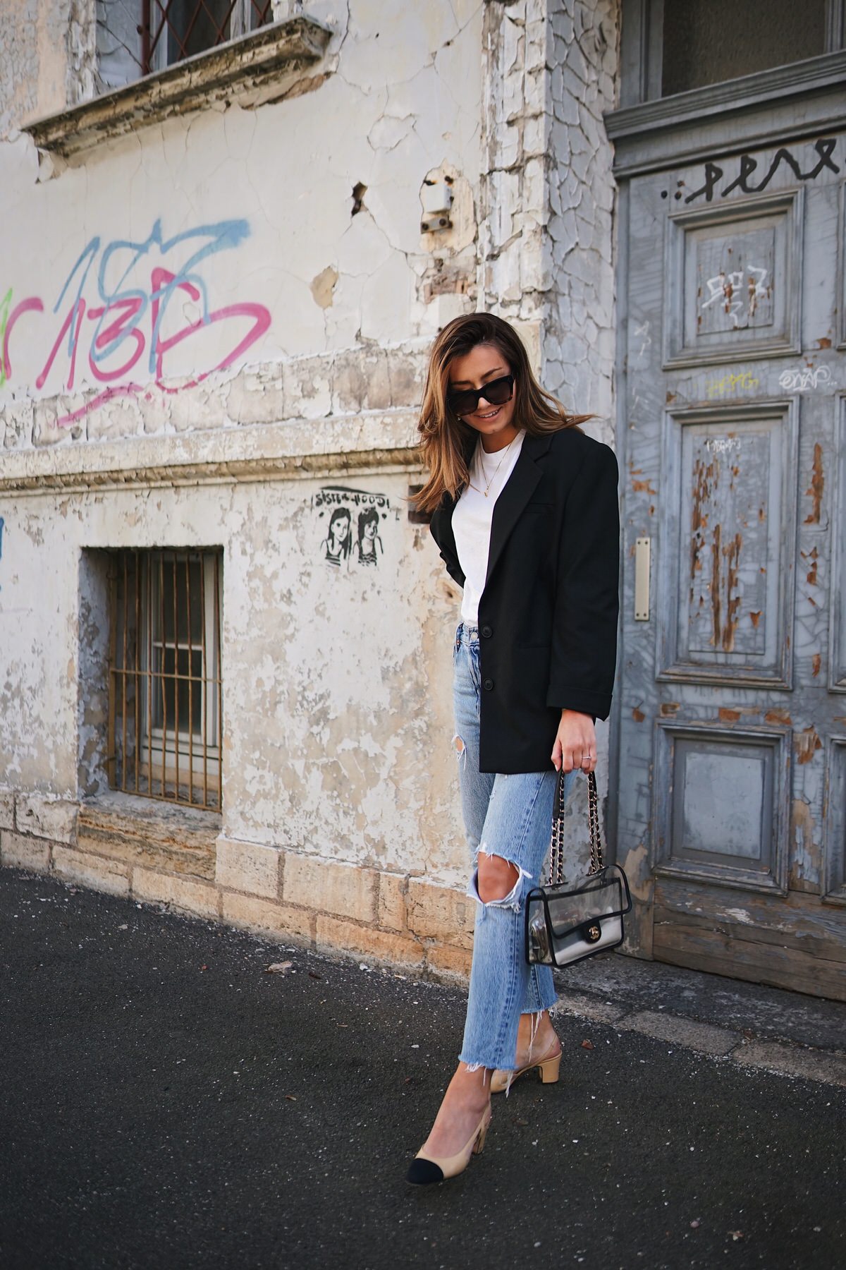 Streetstyle, Blogger, Fashion Blogger, Modeblogger, Casual look, Levis Jeans, Blazer, Oversized Blazer, Chanel Tasche, Chanel Slingbacks, Celine Cateye Sonnenbrille, Basics Shirt